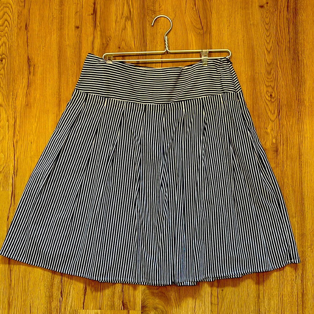 Banana Republic skirt ~~size 8